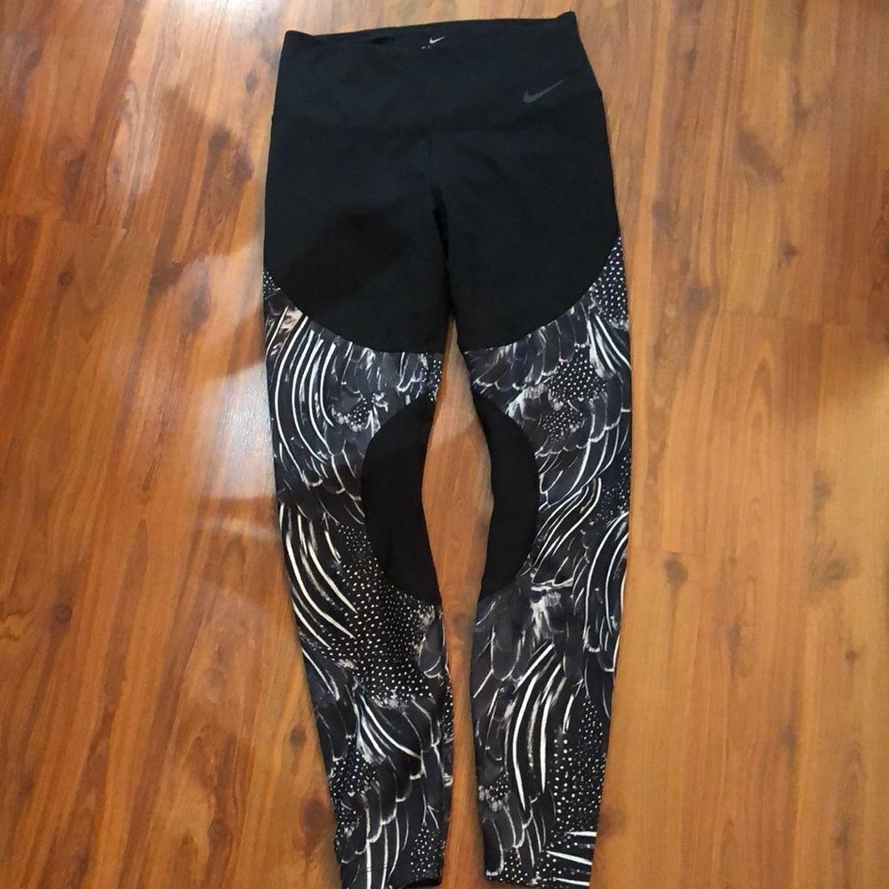 Nike Dri-fit black feather exercise leggings. Size M